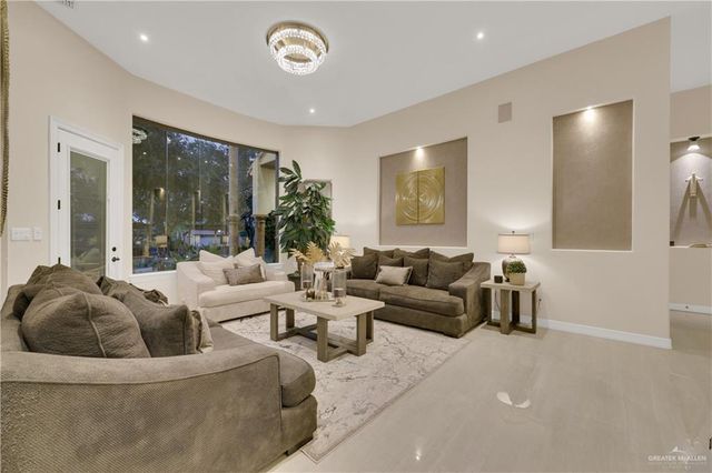 1815 El Mileno Drive, Palmhurst, TX 78573