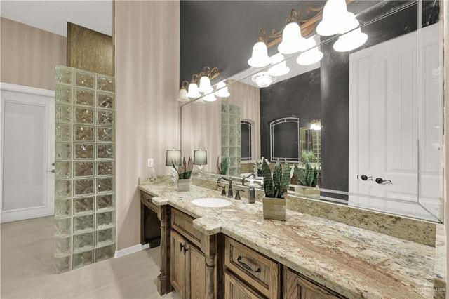 1815 El Mileno Drive, Palmhurst, TX 78573