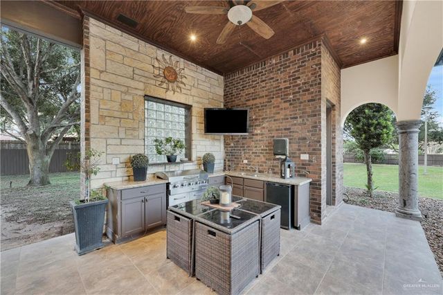 1815 El Mileno Drive, Palmhurst, TX 78573