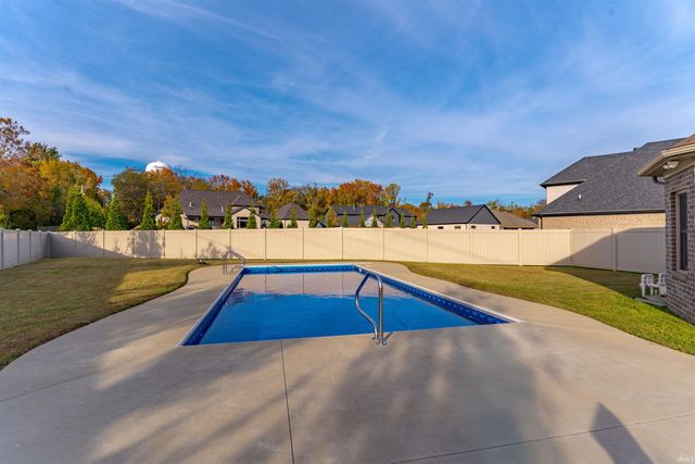 9954 Ella Circle, Newburgh, IN 47630