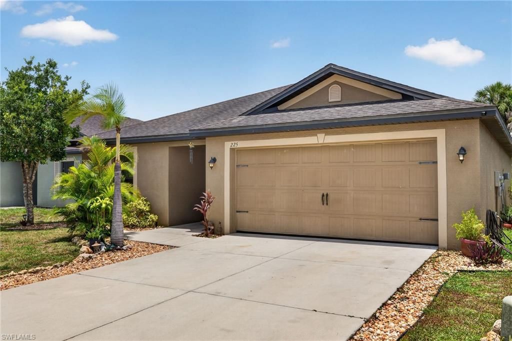 225 Shadow Lakes DR, LEHIGH ACRES, FL 33974 — photo 2