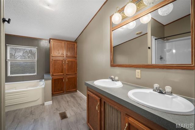 184 Finney Lake Drive, Robertsville, MO 63072