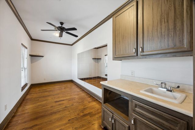 4820 Linden Street, Bellaire, TX 77401