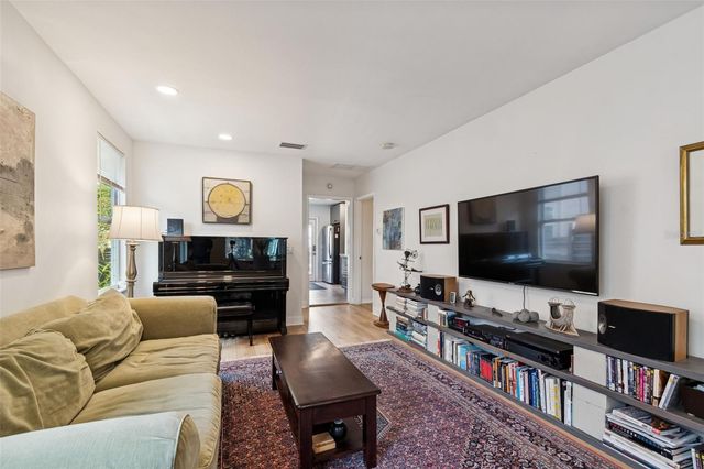 2517 3RD AVENUE N, St Petersburg, FL 33713