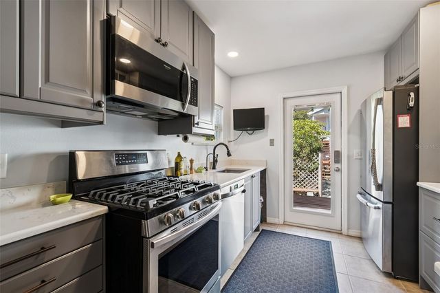 2517 3RD AVENUE N, St Petersburg, FL 33713