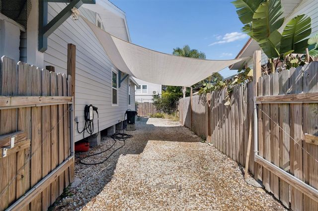 2517 3RD AVENUE N, St Petersburg, FL 33713