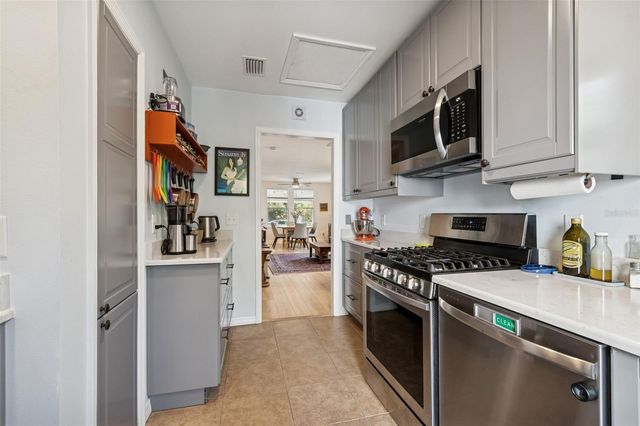 2517 3RD AVENUE N, St Petersburg, FL 33713