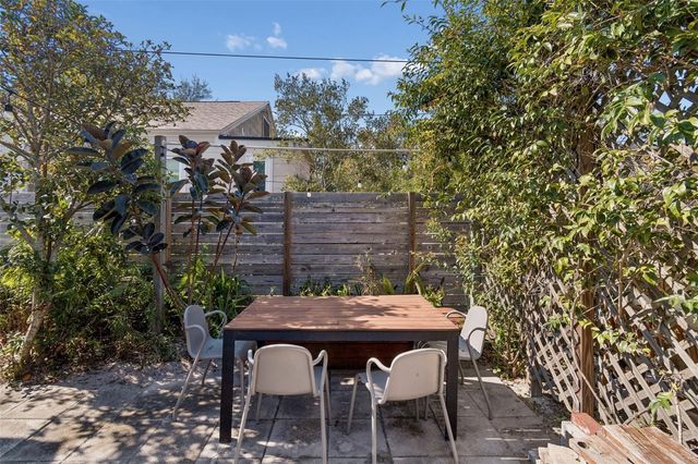 2517 3RD AVENUE N, St Petersburg, FL 33713