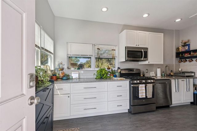 2517 3RD AVENUE N, St Petersburg, FL 33713