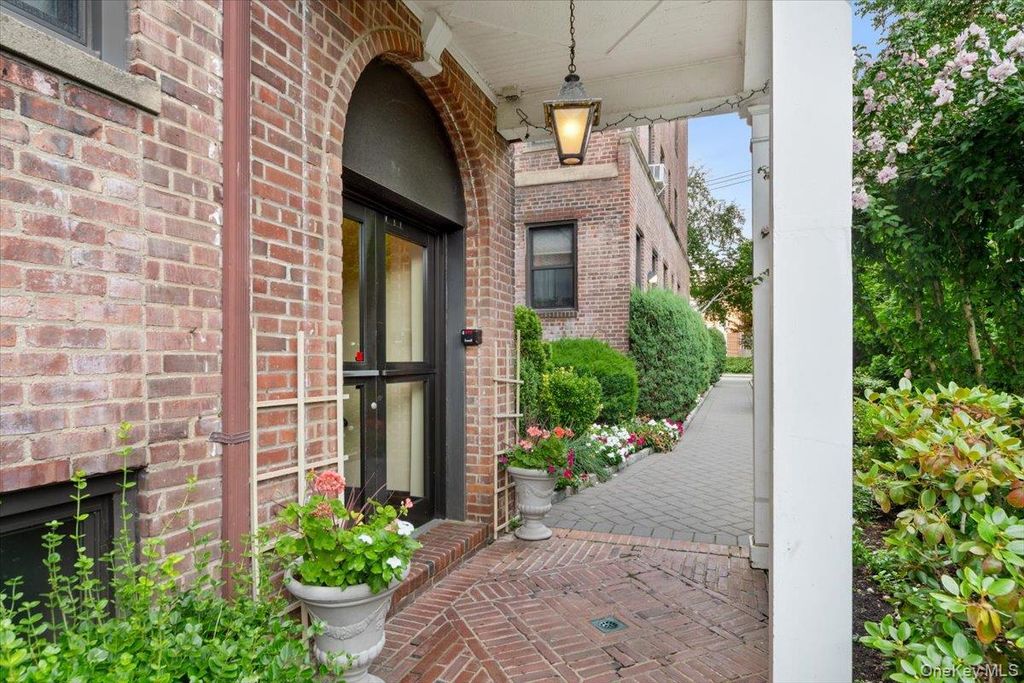 167 Centre Avenue 3E, New Rochelle, NY 10805