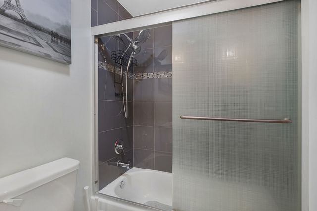 815 Leicester Road 312A, Elk Grove Village, IL 60007