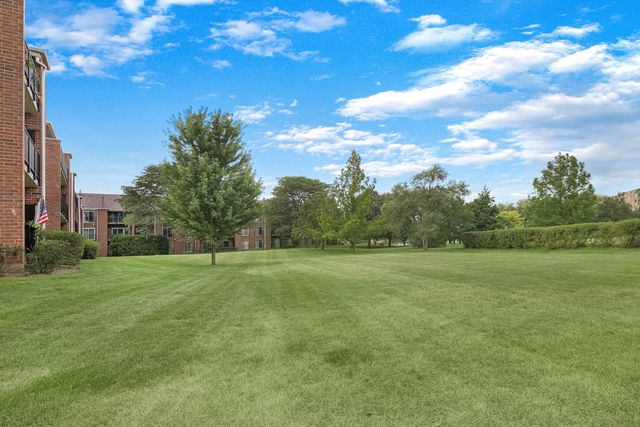 815 Leicester Road 312A, Elk Grove Village, IL 60007