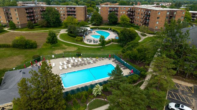 815 Leicester Road 312A, Elk Grove Village, IL 60007