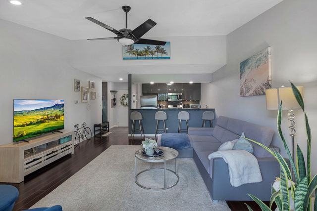 815 Leicester Road 312A, Elk Grove Village, IL 60007