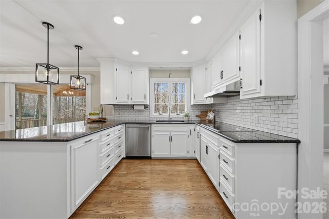 4041 4th Street Court NW, Hickory, NC 28601