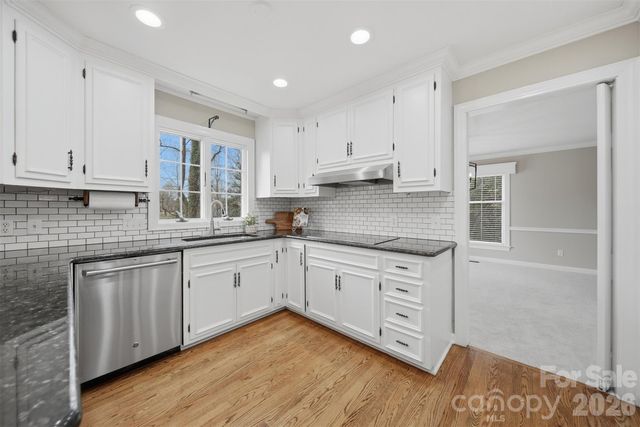 4041 4th Street Court NW, Hickory, NC 28601