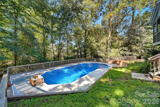 4041 4th Street Court NW, Hickory, NC 28601