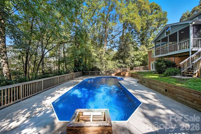 4041 4th Street Court NW, Hickory, NC 28601