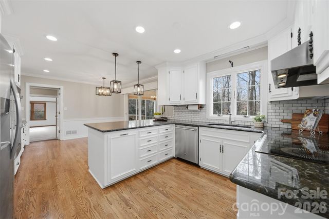 4041 4th Street Court NW, Hickory, NC 28601