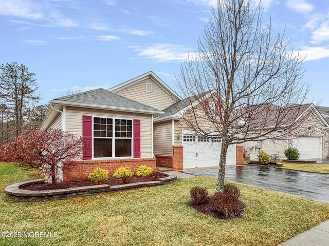 16 Pembroke Drive, Jackson, NJ 08527