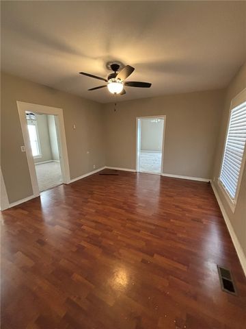 868 N Main Street, Cave Springs, AR 72718