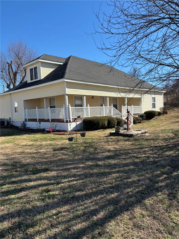 868 N Main Street, Cave Springs, AR 72718
