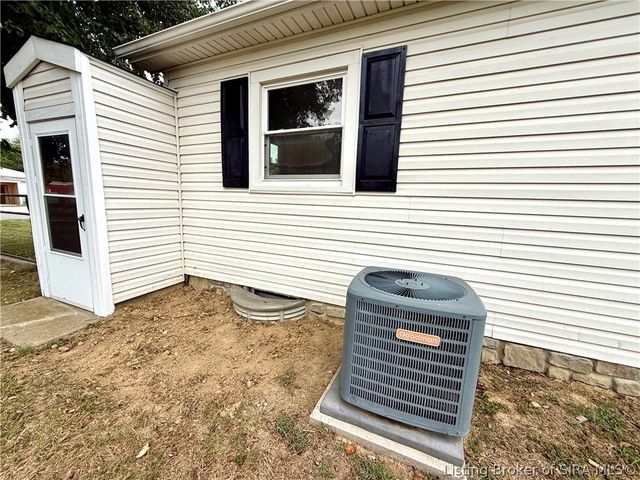 210 Mitchell Street, Henryville, IN 47126