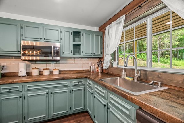1068 Carl Perry Rd, Ashland City, TN 37015