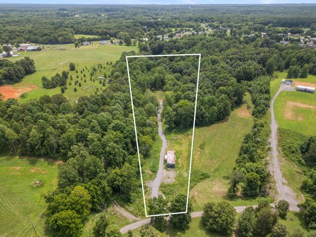 1068 Carl Perry Rd, Ashland City, TN 37015