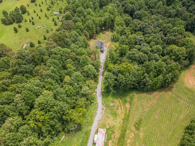 1068 Carl Perry Rd, Ashland City, TN 37015