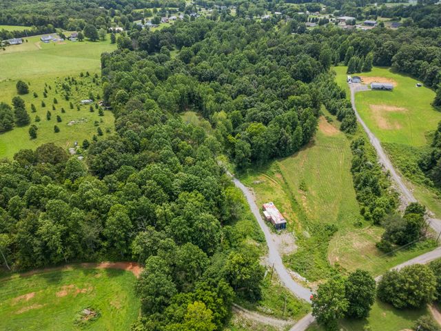 1068 Carl Perry Rd, Ashland City, TN 37015