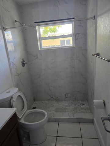 1448 Holly Heights Drive 3, Fort Lauderdale, FL 33304