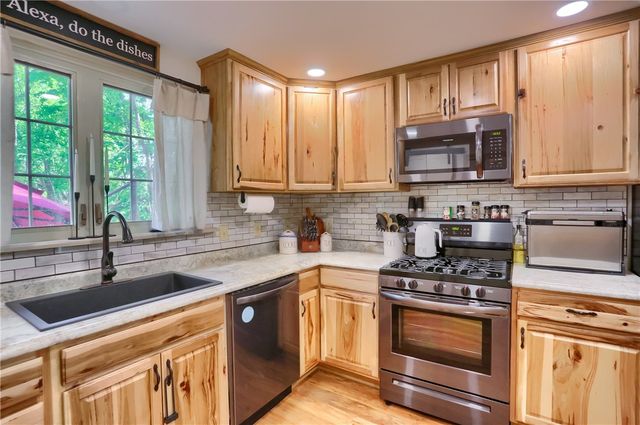 304 Orlando Ave, Neshannock Twp, PA 16105