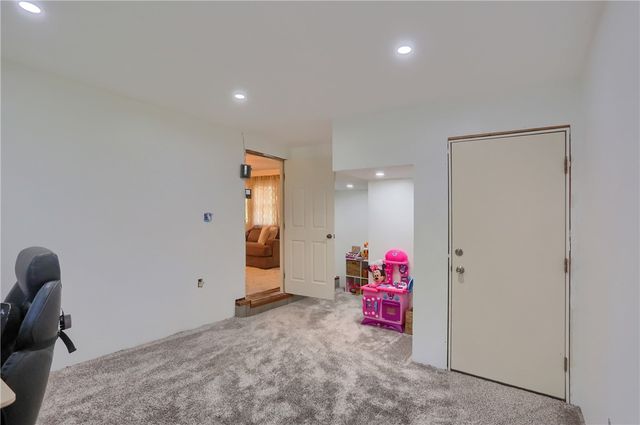 304 Orlando Ave, Neshannock Twp, PA 16105