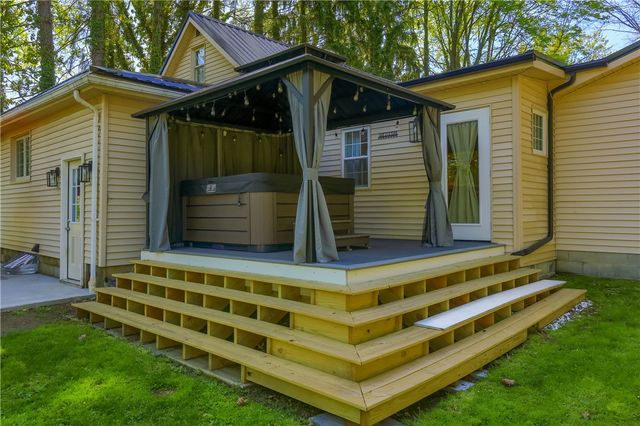304 Orlando Ave, Neshannock Twp, PA 16105