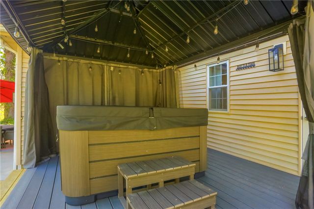 304 Orlando Ave, Neshannock Twp, PA 16105
