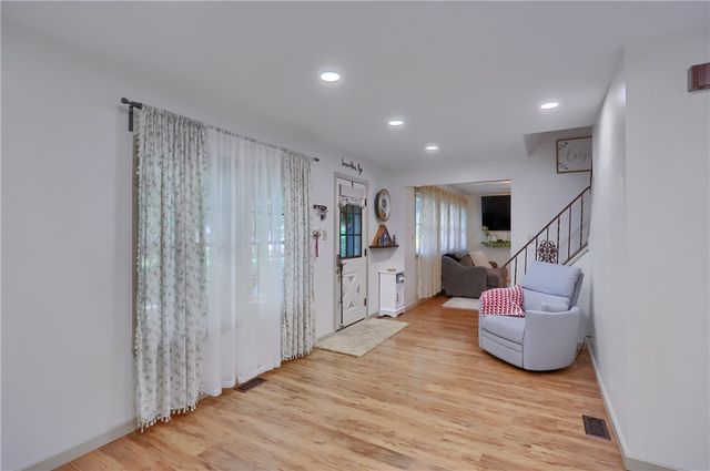 304 Orlando Ave, Neshannock Twp, PA 16105