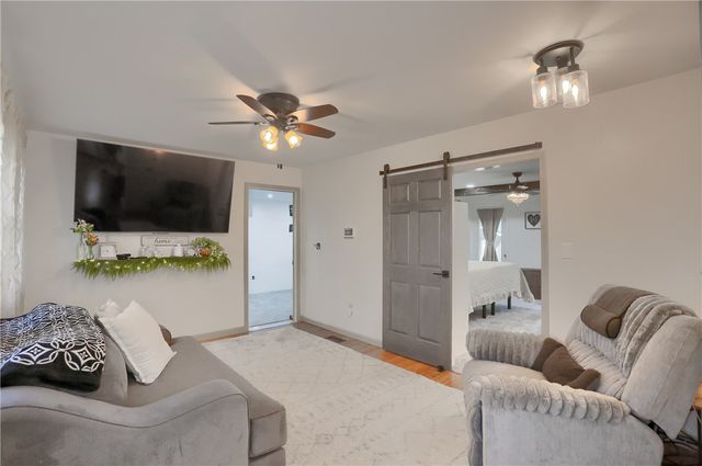 304 Orlando Ave, Neshannock Twp, PA 16105
