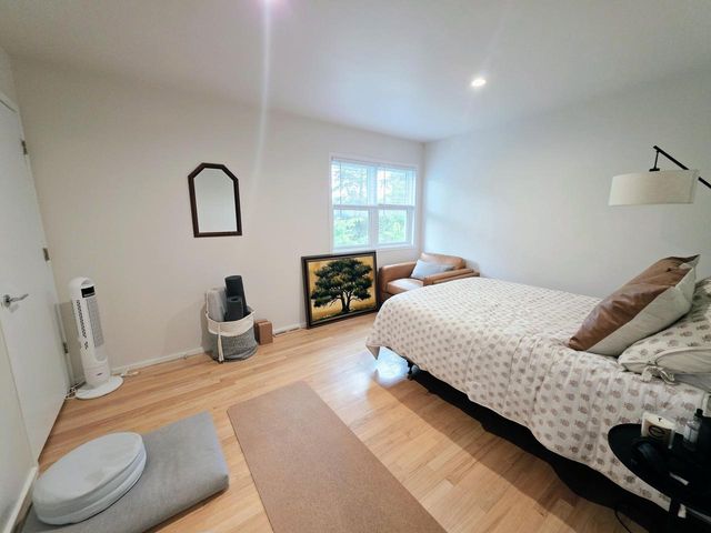 6022 N Sunny Point ROAD, Milwaukee, WI 53209