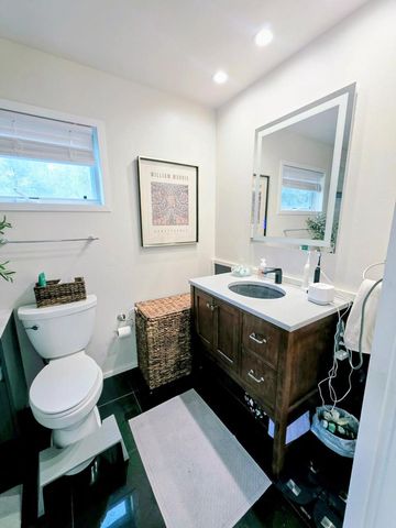 6022 N Sunny Point ROAD, Milwaukee, WI 53209