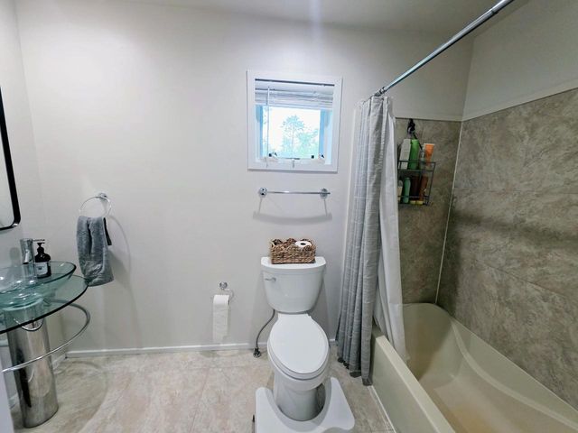6022 N Sunny Point ROAD, Milwaukee, WI 53209