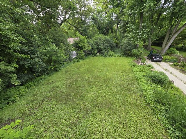 6022 N Sunny Point ROAD, Milwaukee, WI 53209