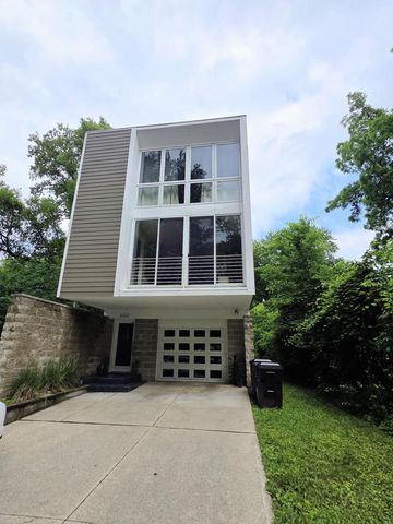 6022 N Sunny Point ROAD, Milwaukee, WI 53209