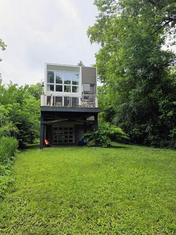 6022 N Sunny Point ROAD, Milwaukee, WI 53209