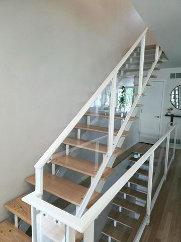 6022 N Sunny Point ROAD, Milwaukee, WI 53209