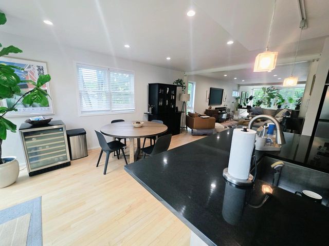 6022 N Sunny Point ROAD, Milwaukee, WI 53209