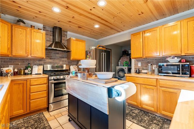 2501 Downing Street SW, East Sparta, OH 44626