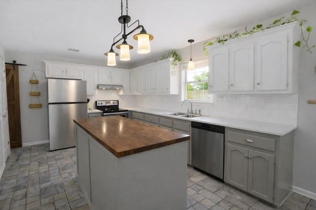 121 Rosedown Dr, Thibodaux, LA 70301