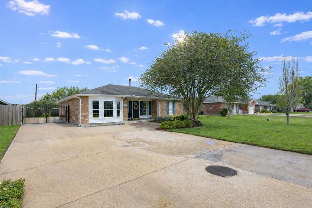121 Rosedown Dr, Thibodaux, LA 70301