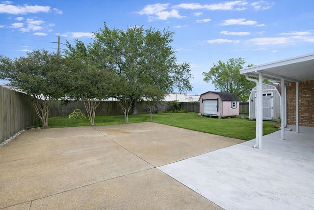 121 Rosedown Dr, Thibodaux, LA 70301